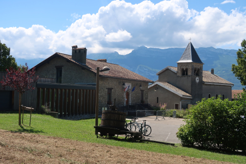 Mairie_Champagnier_été